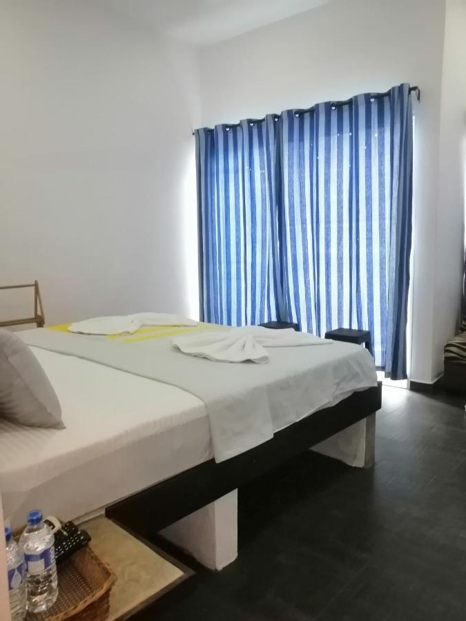 Le Petit Hotel & Restaurant 尼甘布 外观 照片