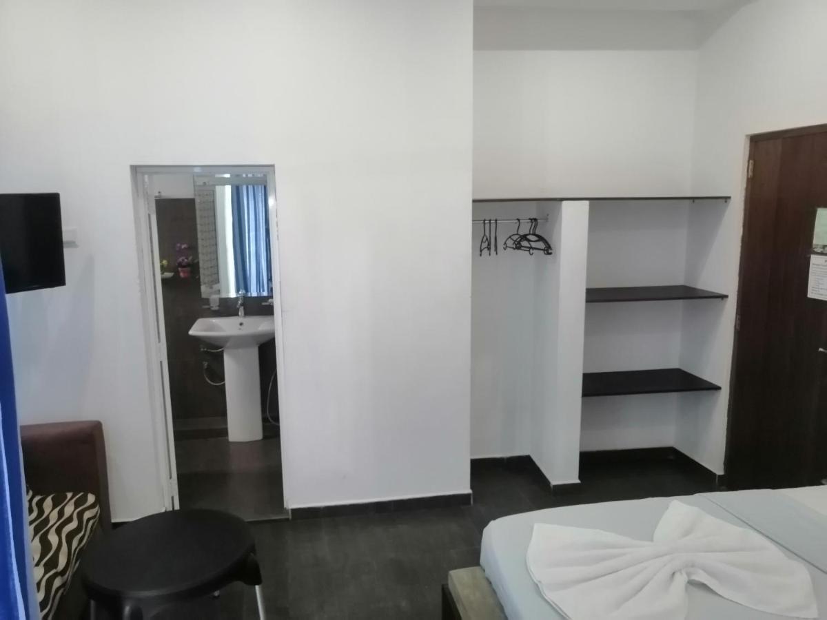 Le Petit Hotel & Restaurant 尼甘布 外观 照片