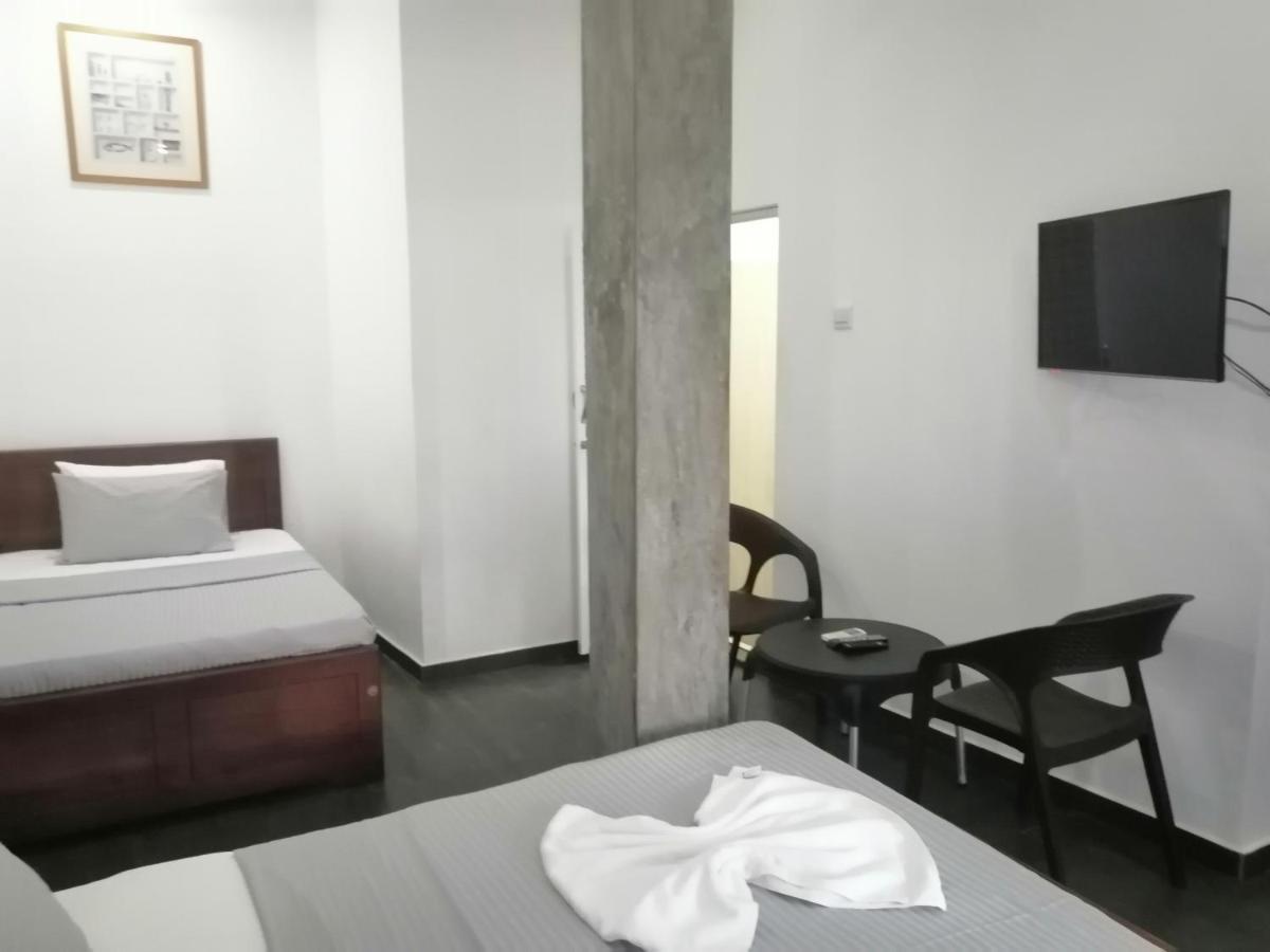 Le Petit Hotel & Restaurant 尼甘布 外观 照片