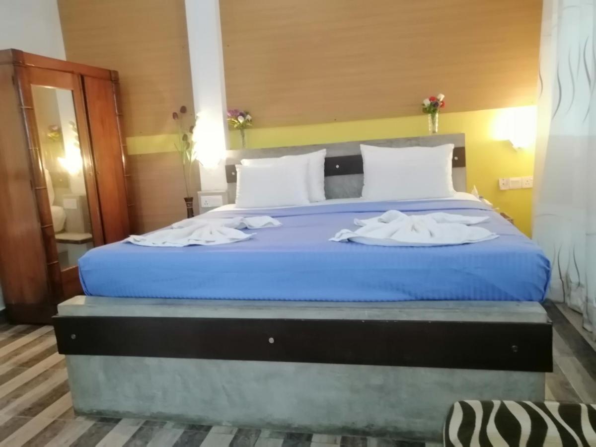 Le Petit Hotel & Restaurant 尼甘布 外观 照片