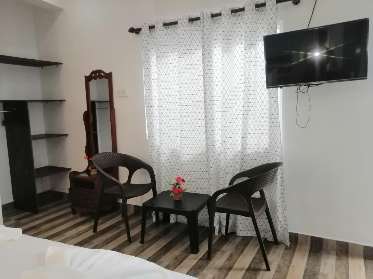 Le Petit Hotel & Restaurant 尼甘布 外观 照片