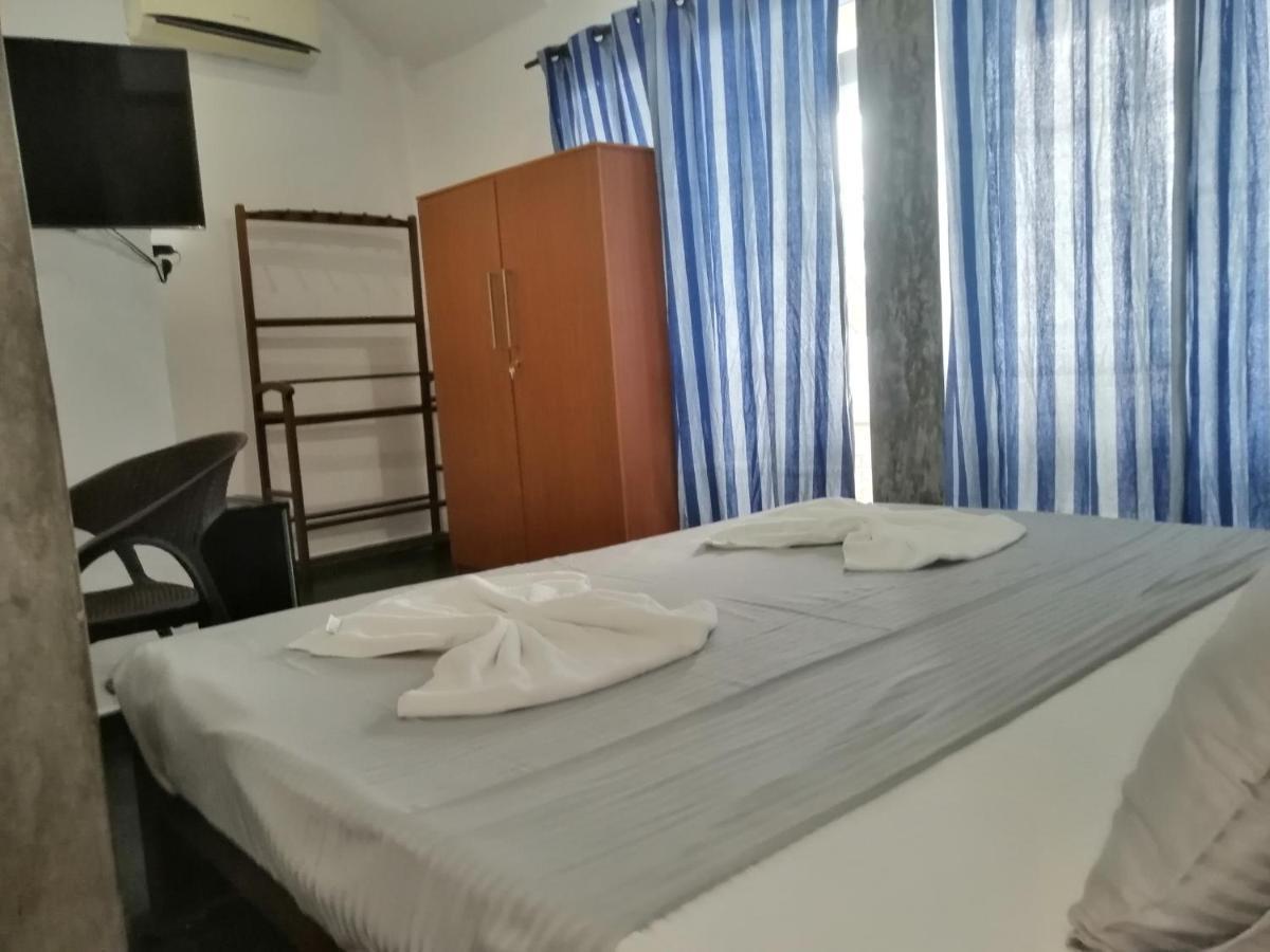 Le Petit Hotel & Restaurant 尼甘布 外观 照片