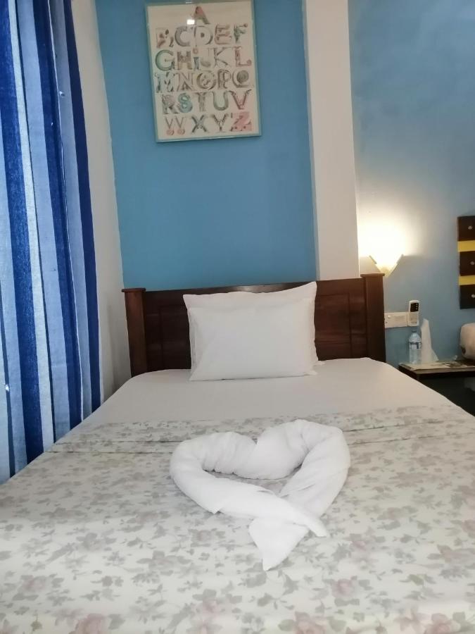 Le Petit Hotel & Restaurant 尼甘布 外观 照片