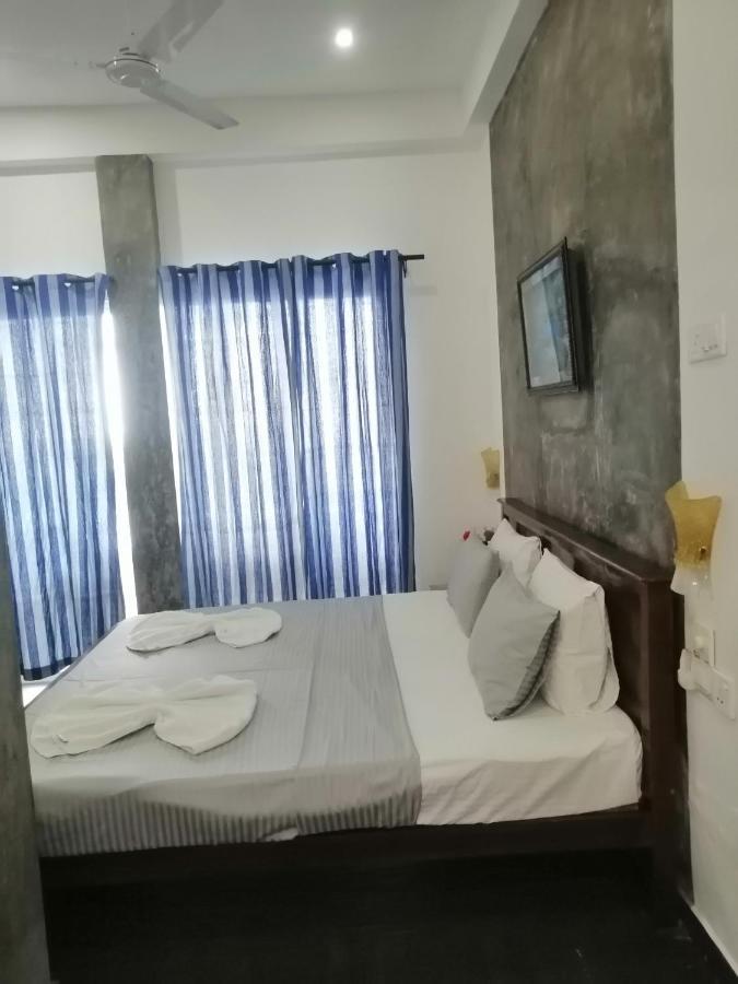 Le Petit Hotel & Restaurant 尼甘布 外观 照片