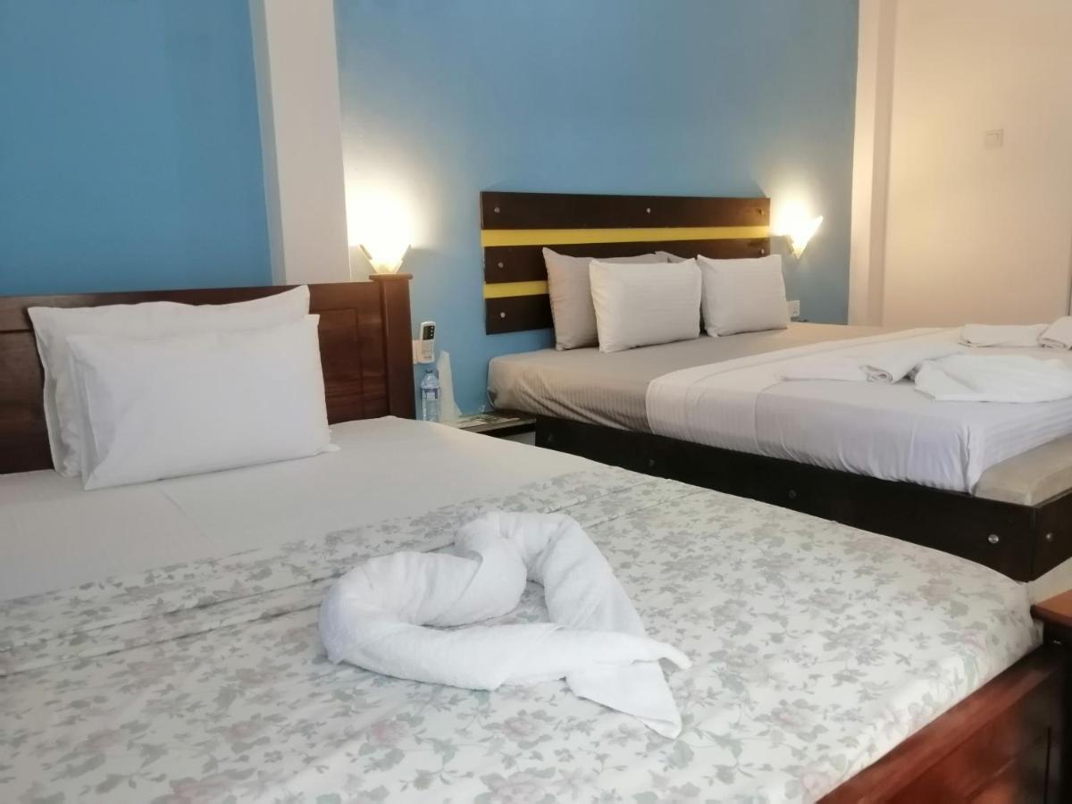 Le Petit Hotel & Restaurant 尼甘布 外观 照片