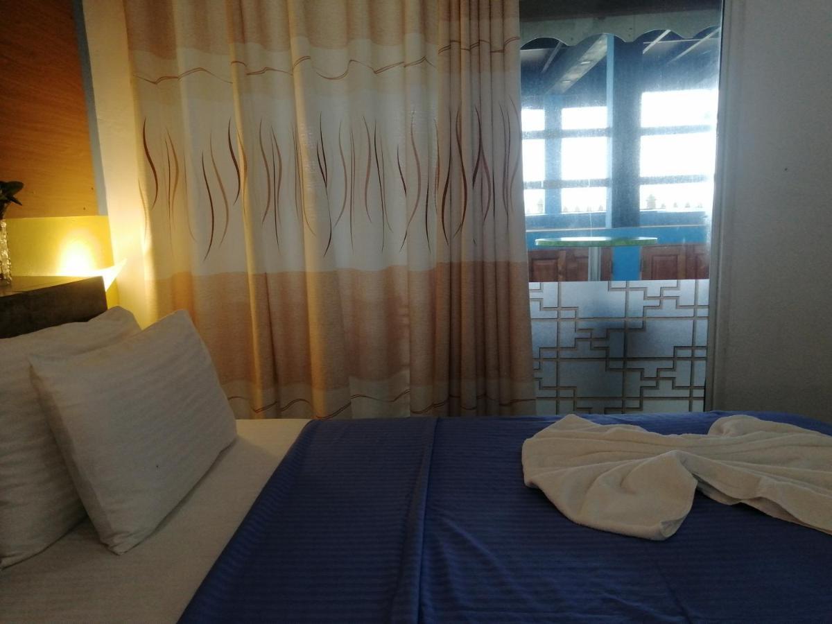 Le Petit Hotel & Restaurant 尼甘布 外观 照片