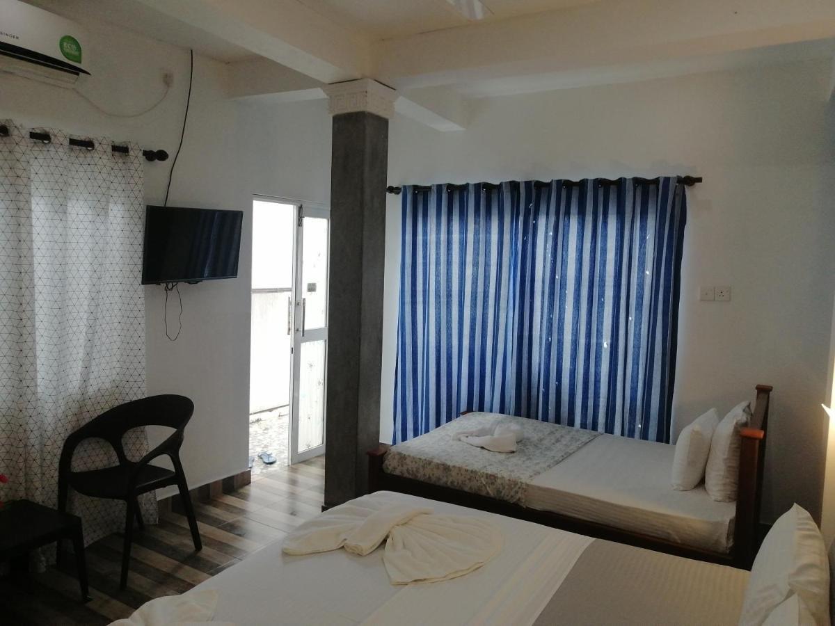 Le Petit Hotel & Restaurant 尼甘布 外观 照片