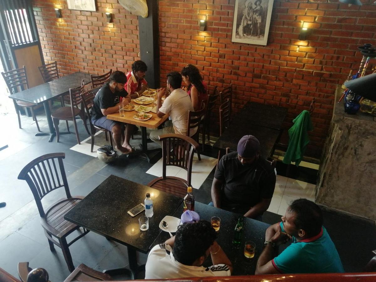 Le Petit Hotel & Restaurant 尼甘布 外观 照片