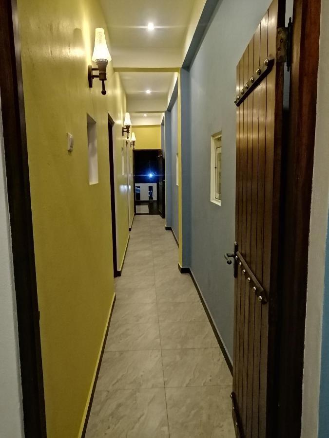 Le Petit Hotel & Restaurant 尼甘布 外观 照片