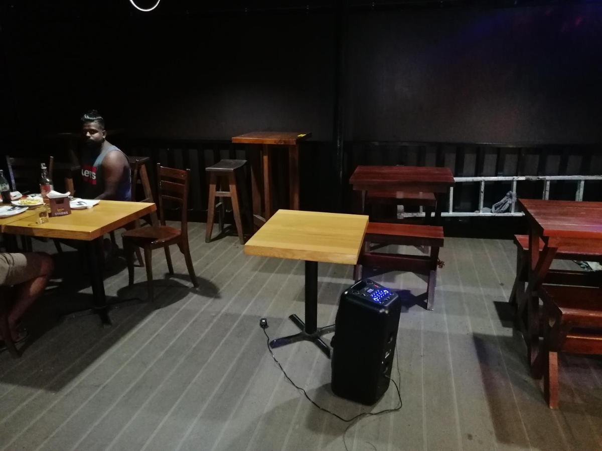 Le Petit Hotel & Restaurant 尼甘布 外观 照片