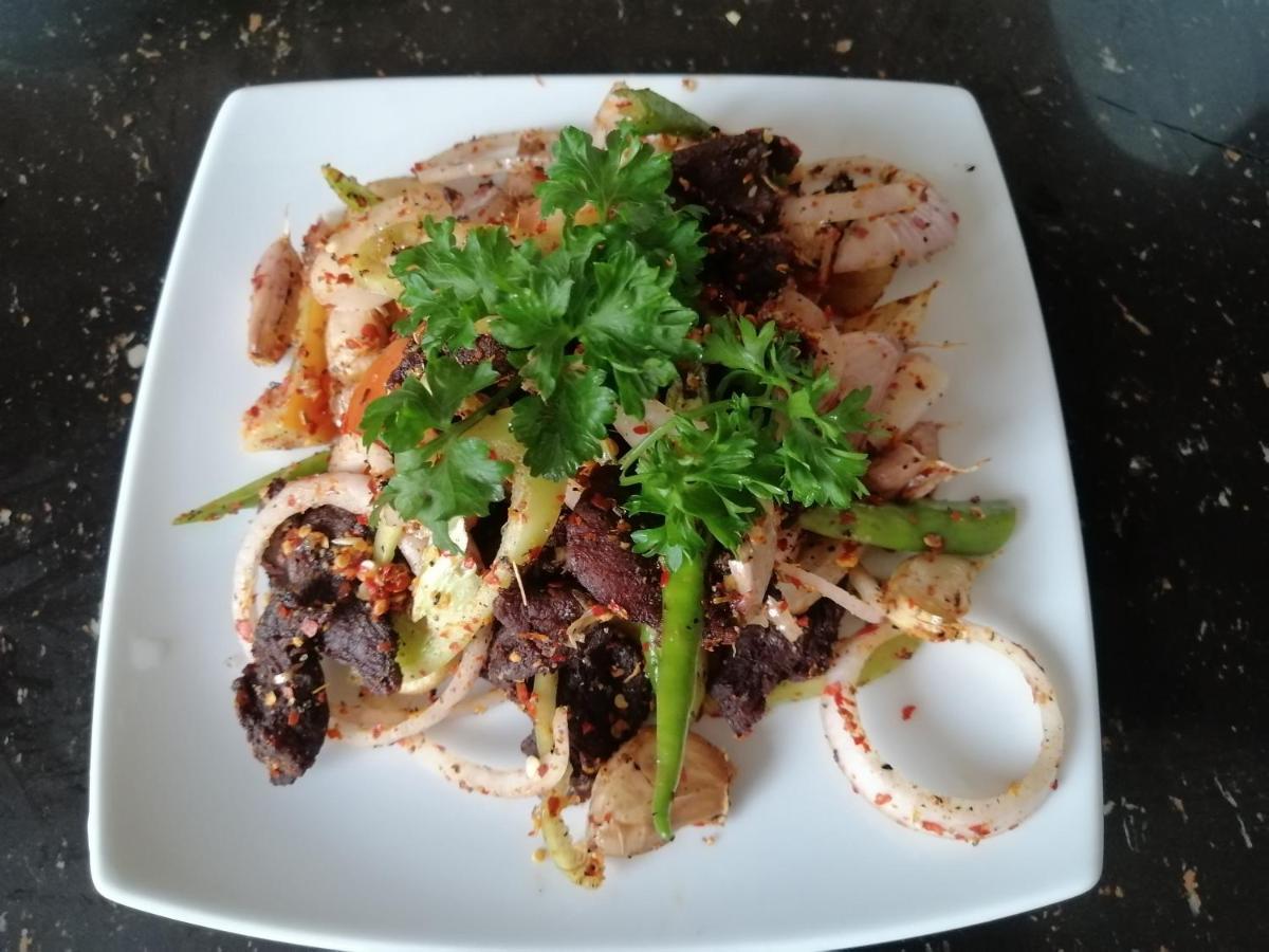 Le Petit Hotel & Restaurant 尼甘布 外观 照片