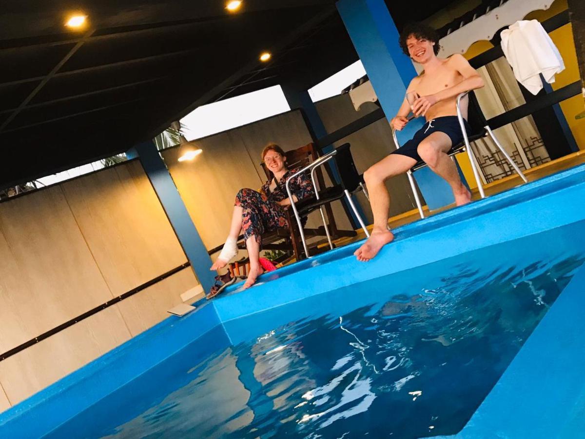 Le Petit Hotel & Restaurant 尼甘布 外观 照片